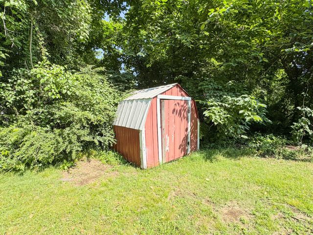 211 Hayes St, Hartsville, TN 37074