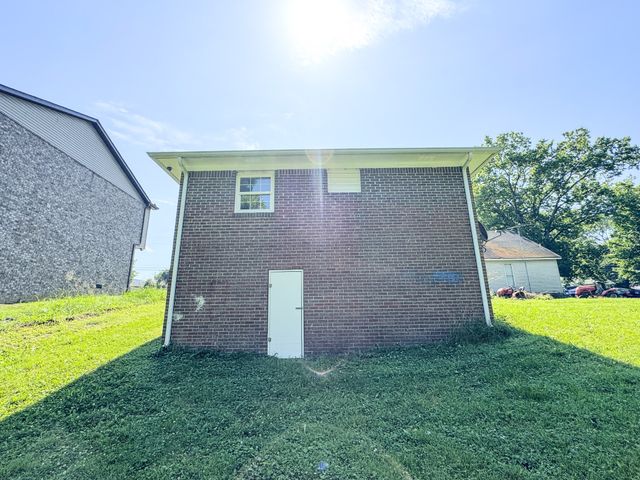 211 Hayes St, Hartsville, TN 37074