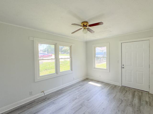 211 Hayes St, Hartsville, TN 37074