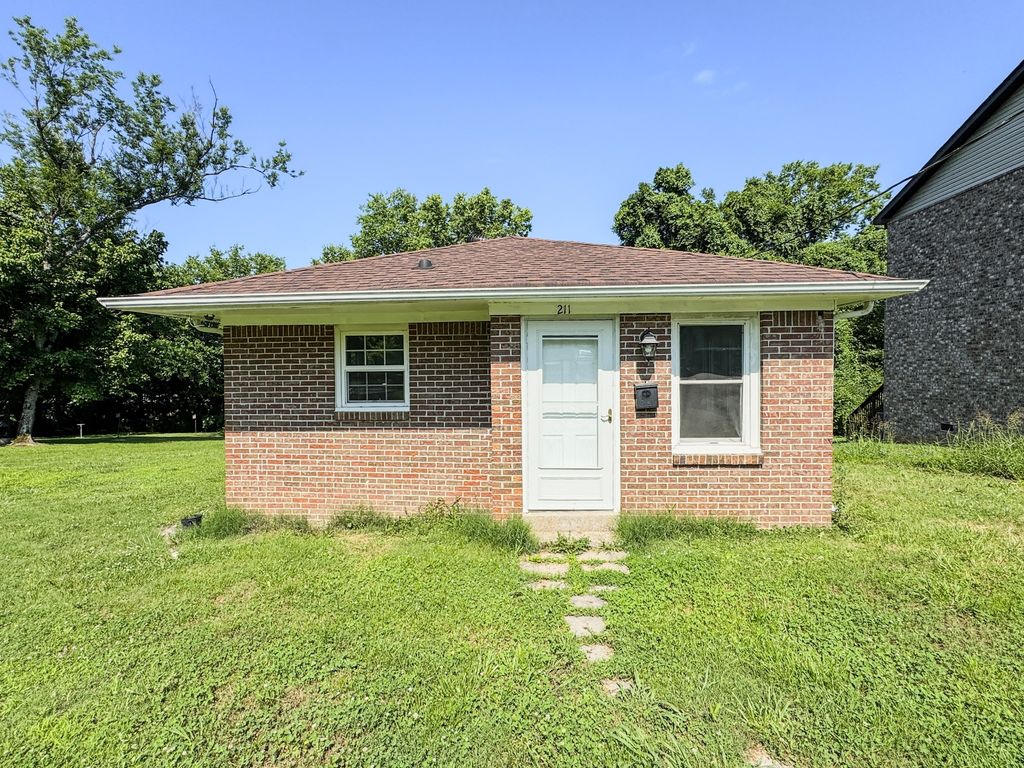 211 Hayes St, Hartsville, TN 37074