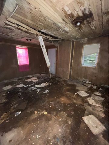 805 Oak St, Duquesne, PA 15110