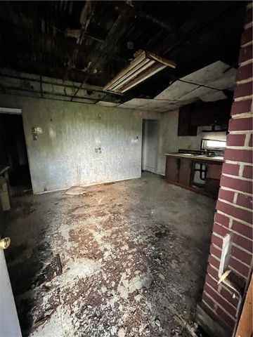 805 Oak St, Duquesne, PA 15110