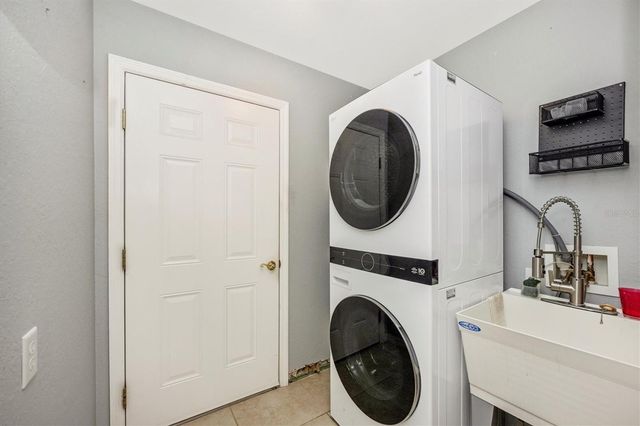 8181 ROCLIFF AVENUE, North Port, FL 34287