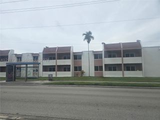 8990 SW 24th St 226, Miami, FL 33165