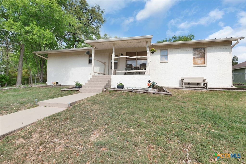 505 S Summer Street, Lampasas, TX 76550