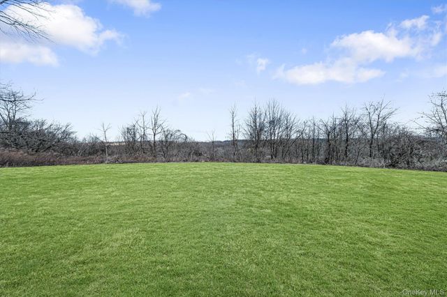 98 North Road, Highland, NY 12528