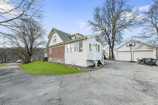 98 North Road, Highland, NY 12528