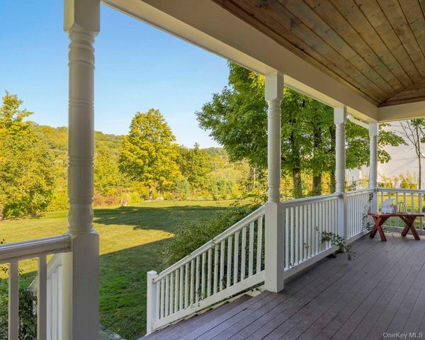 98 North Road, Highland, NY 12528