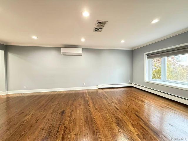 3 Grant Avenue, Albertson, NY 11507