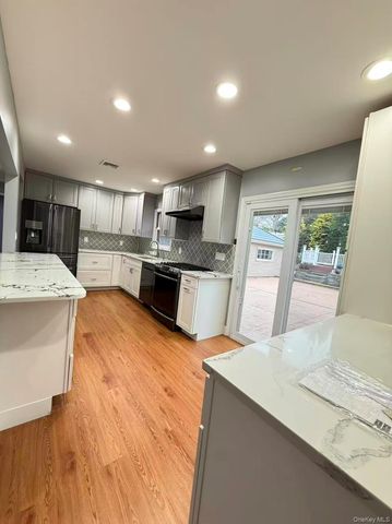 3 Grant Avenue, Albertson, NY 11507