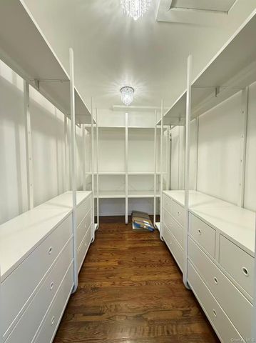 3 Grant Avenue, Albertson, NY 11507