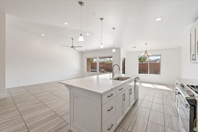597 S BALANCING ROCK DR, Washington, UT 84780