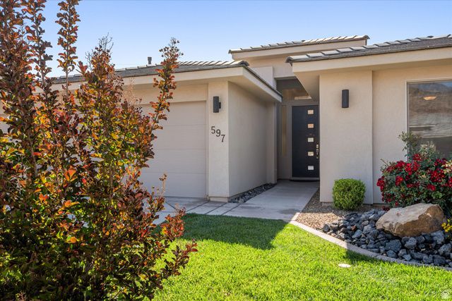 597 S BALANCING ROCK DR, Washington, UT 84780