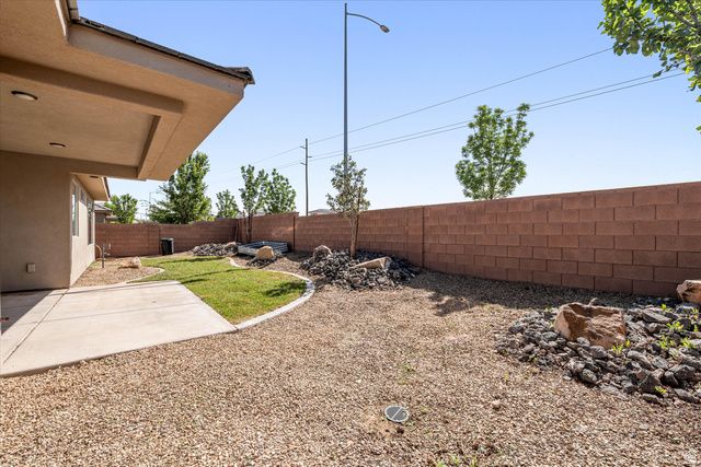 597 S BALANCING ROCK DR, Washington, UT 84780