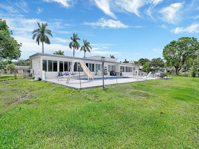 621 E Tropical Way, Plantation, FL 33317