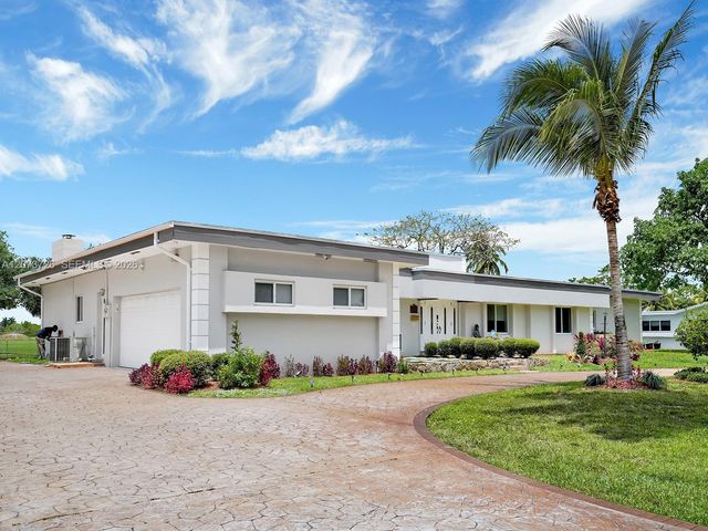 621 E Tropical Way, Plantation, FL 33317