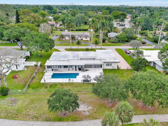 621 E Tropical Way, Plantation, FL 33317