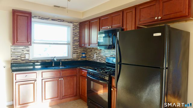 28-30 Sampson Street 4, Bridgeport, CT 06606