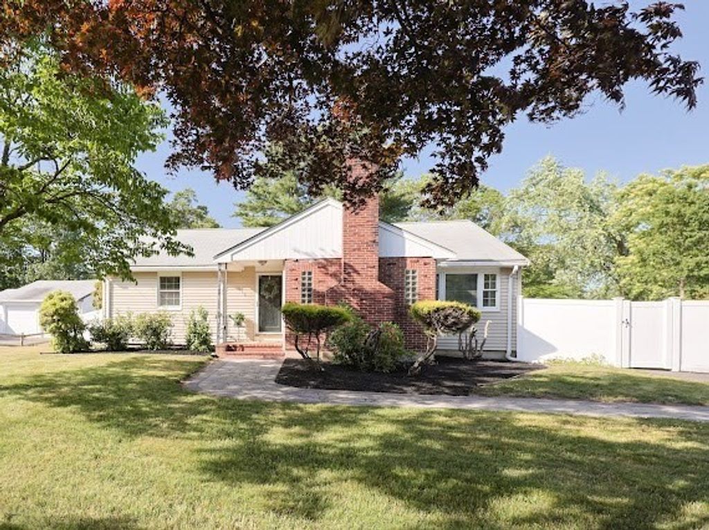 570 Bay Rd, Stoughton, MA 02072