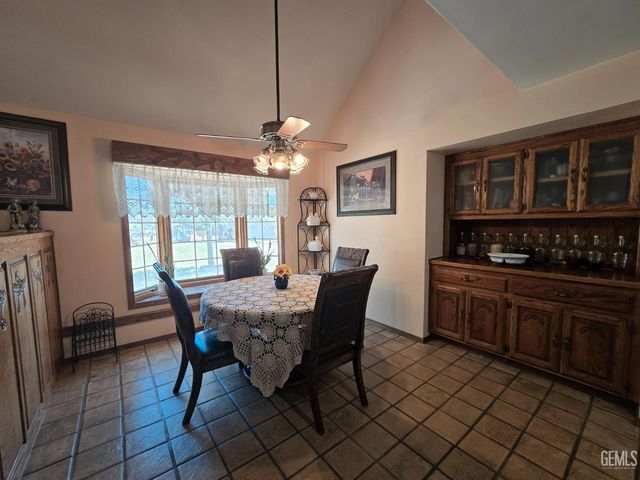 9517 Eucalyptus Drive, Bakersfield, CA 93306