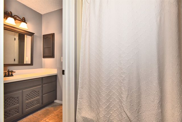 5004 S Spruce Drive, Sand Springs, OK 74063
