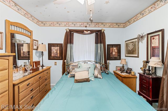 945 Salisbury Avenue, Flint, MI 48532