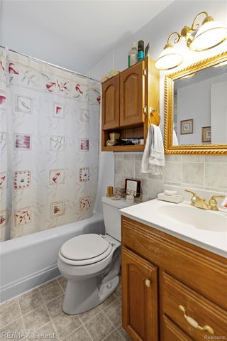 945 Salisbury Avenue, Flint, MI 48532