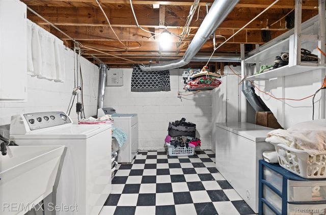 945 Salisbury Avenue, Flint, MI 48532