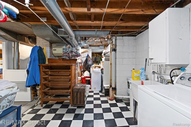 945 Salisbury Avenue, Flint, MI 48532