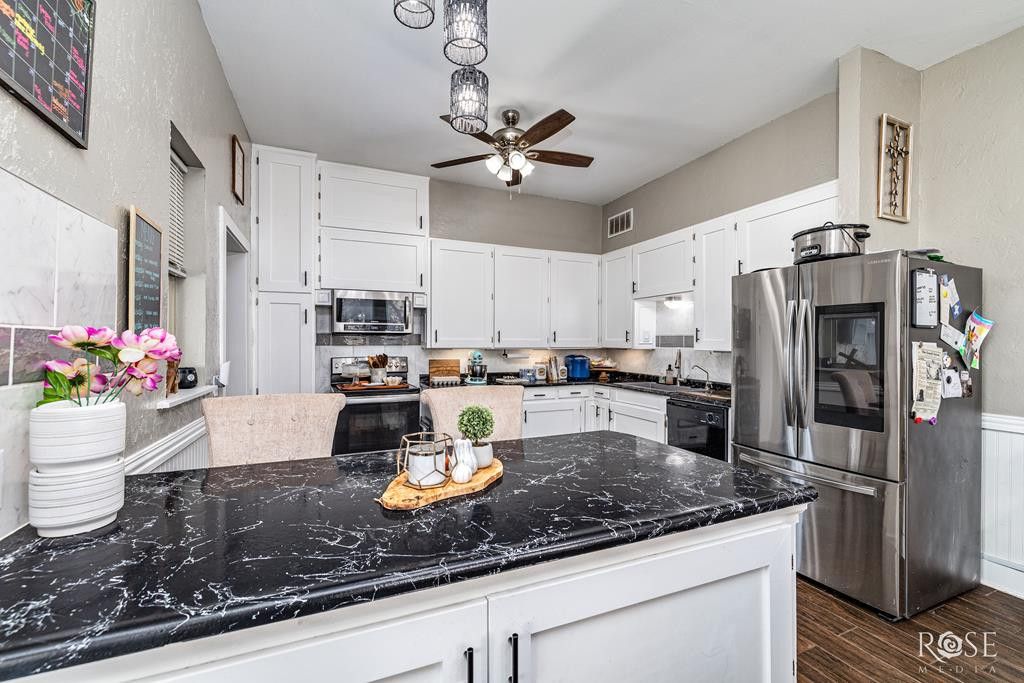 Image 16 of property listing at 1022 N Jefferson Street, San Angelo, TX 76901