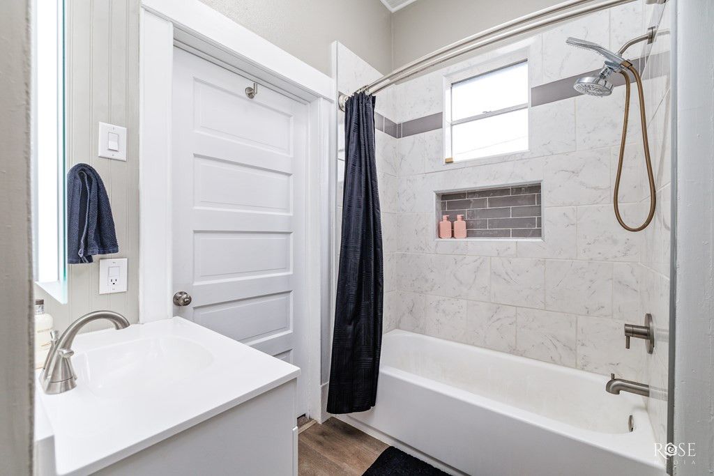Image 21 of property listing at 1022 N Jefferson Street, San Angelo, TX 76901