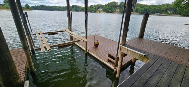 67 Overlook RD, Hardy, VA 24101