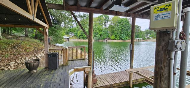 67 Overlook RD, Hardy, VA 24101