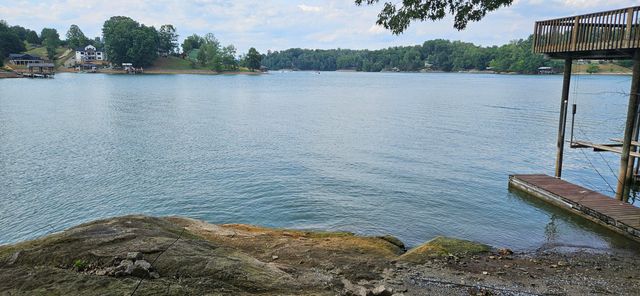 67 Overlook RD, Hardy, VA 24101