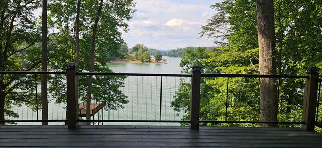 67 Overlook RD, Hardy, VA 24101