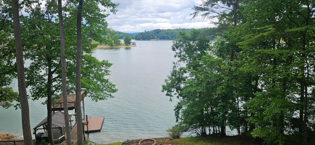 67 Overlook RD, Hardy, VA 24101