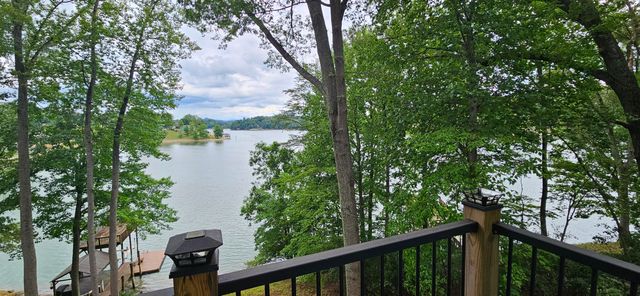 67 Overlook RD, Hardy, VA 24101