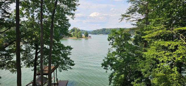 67 Overlook RD, Hardy, VA 24101