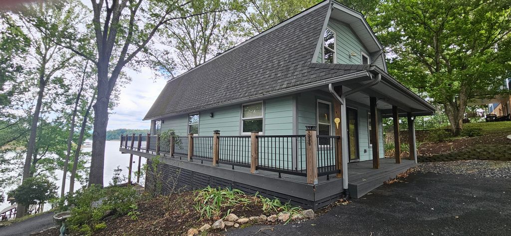 67 Overlook RD, Hardy, VA 24101