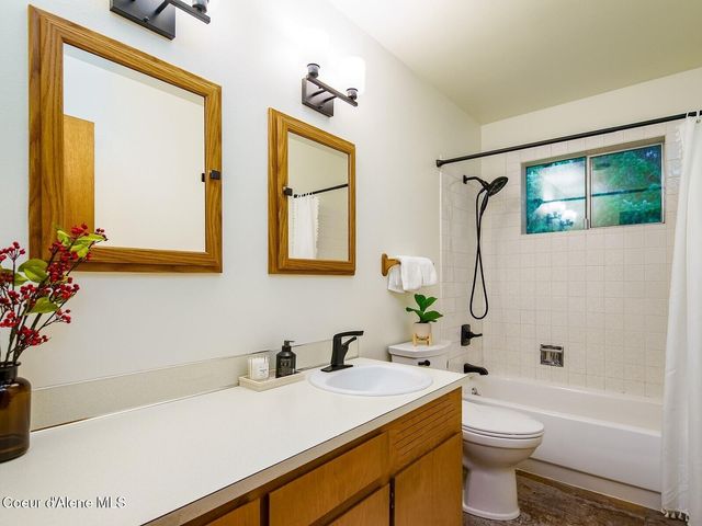 6655 Buchanan St, Bonners Ferry, ID 83805