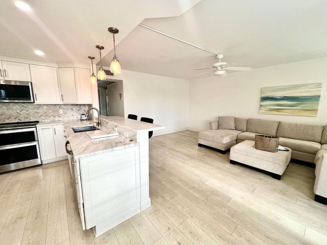 3084 Oakridge U, Deerfield Beach, FL 33442