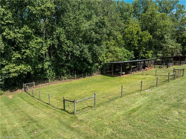 1907 Hennings Road, East Bend, NC 27018