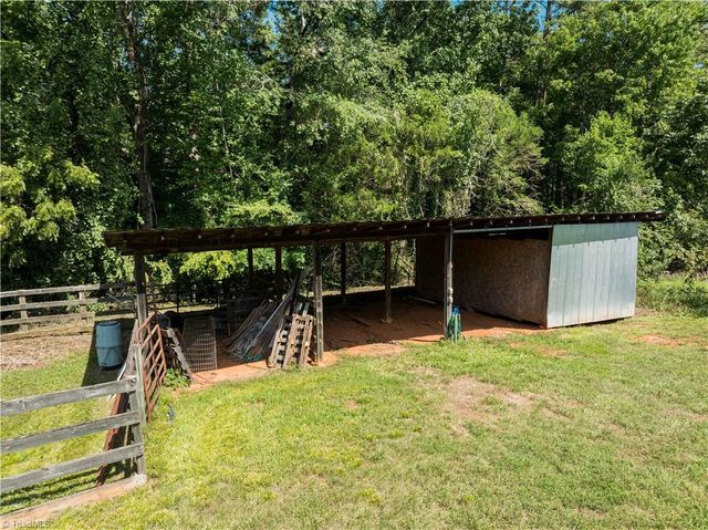 1907 Hennings Road, East Bend, NC 27018