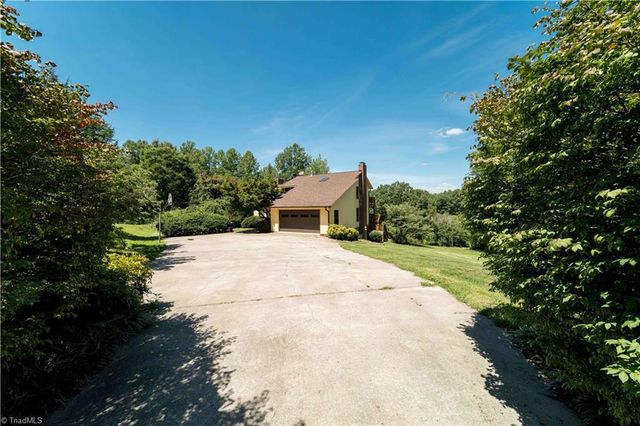 1907 Hennings Road, East Bend, NC 27018