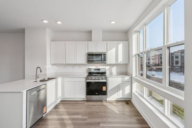 385 Summit Circle, Lombard, IL 60148