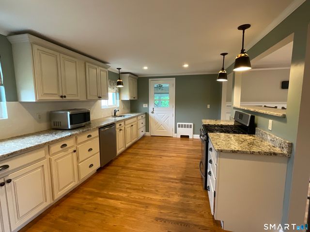 25 Medford Street, Glastonbury, CT 06033