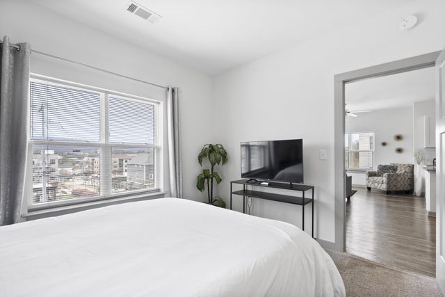 804 Riverfront Pkwy Apt 302, Chattanooga, TN 37402