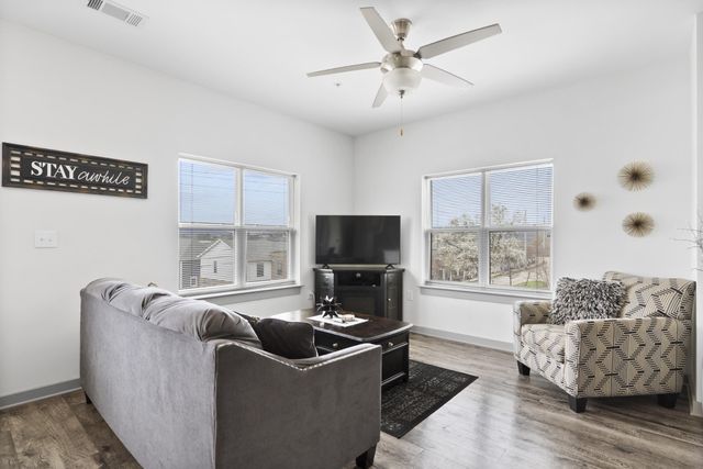 804 Riverfront Pkwy Apt 302, Chattanooga, TN 37402
