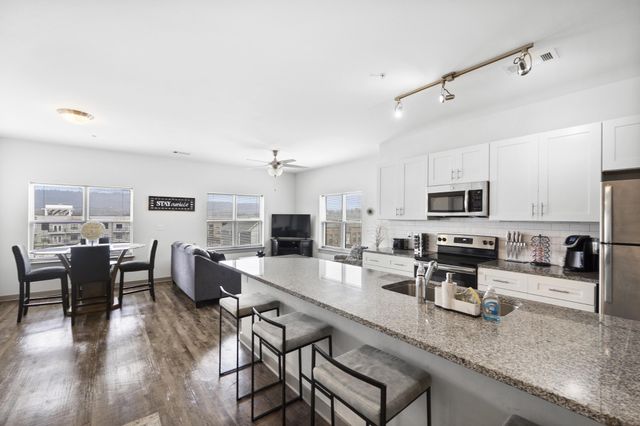 804 Riverfront Pkwy Apt 302, Chattanooga, TN 37402
