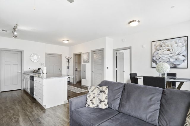 804 Riverfront Pkwy Apt 302, Chattanooga, TN 37402